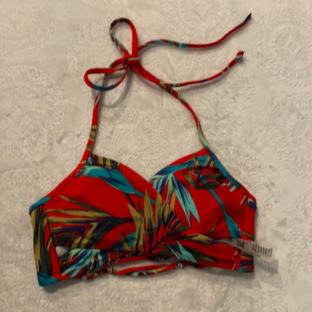 Pink Victoria’s Secret bikini top